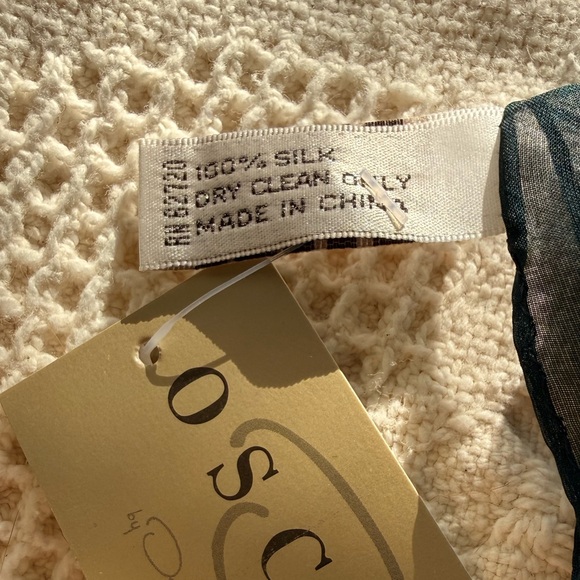 NWT Oscar de la Renta 100% Silk Scarf in Blue and Green - Picture 3 of 11